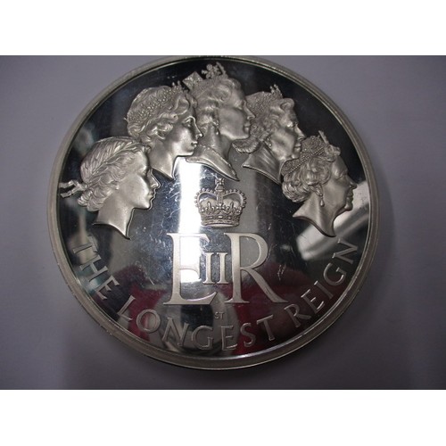 114 - A 2015 £500 silver coin issued for QEII the Longest Reign, approx. 1kilo of .999 silver, in good pre... 