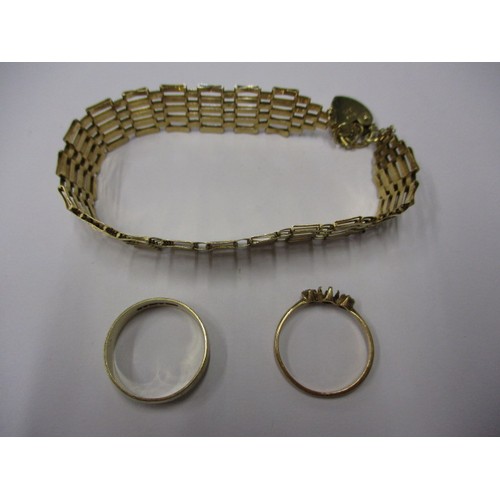 61 - A 9ct yellow gold gate bracelet and two 9ct gold rings, the bracelet  in good order with clasp and s... 