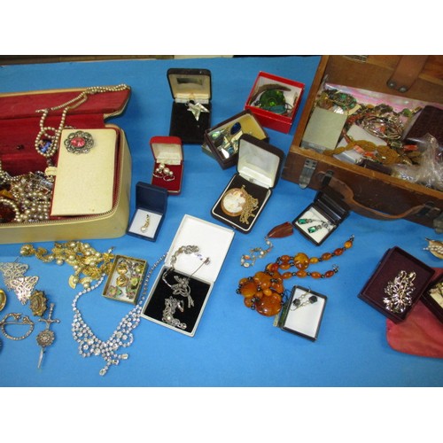 A large quantity of vintage costume jewellery to include some gold and silver items, all in used condition with general marks