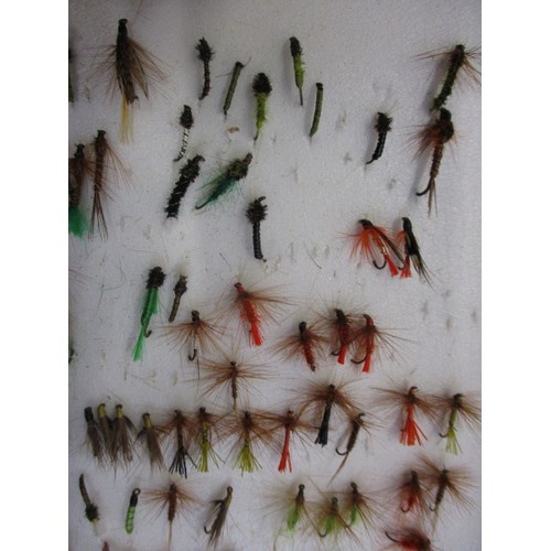 143 - A quantity of vintage fishing flies in wood storage box, in pre-owned condition