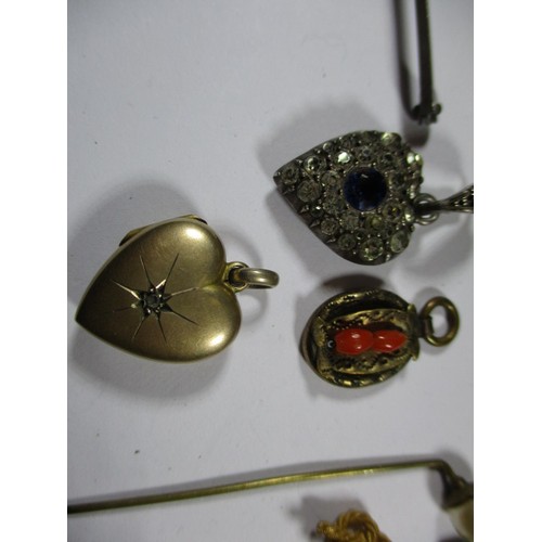 105 - A parcel of antique and later jewellery items to include gold and silver