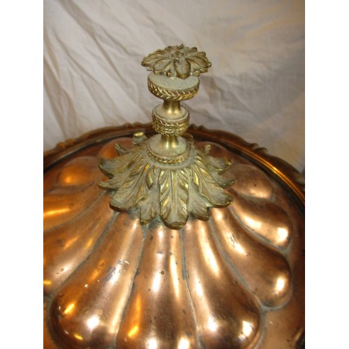 230 - 2 antique copper samovars, both with minor damage and tarnish, one missing side handles, approx. hei... 