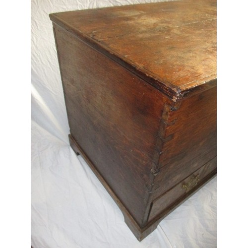 199 - An antique oak mule chest, being a storage box with lower drawers, in vintage condition with use rel... 