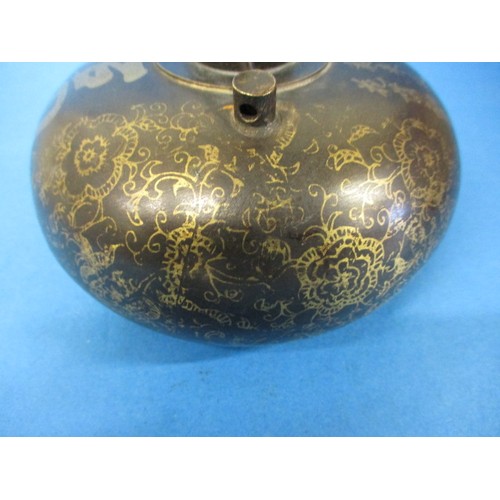 130 - An antique Qianlong (1736,1795) bronze hot water bottle. In good antique condition. Approximate diam... 