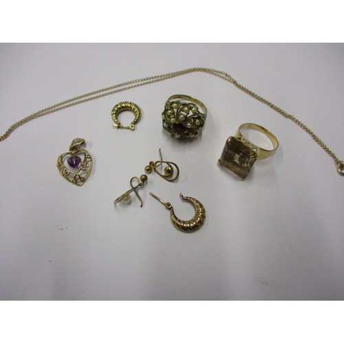 57 - A small parcel of 9ct and yellow metal items, to include a heart necklace with central amethyst. App... 