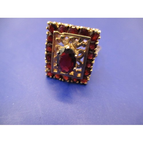 40 - A vintage 9ct yellow gold and garnet dress ring, approx. ring size ‘P’ approx. weight 5.2g in good p... 