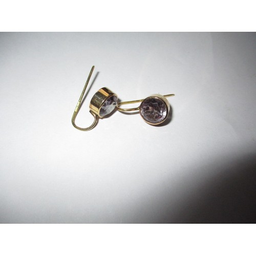 52 - A pair of vintage 18ct yellow gold and alexandrite earrings, in good pre-owned condition, approx. we... 