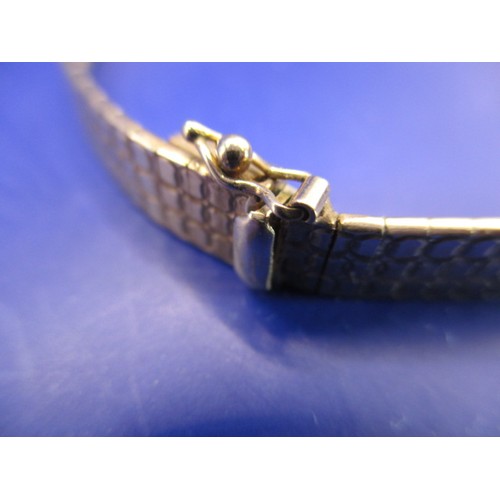 68 - A 9ct yellow gold bracelet, approx. weight 13.3g, approx. linear length 18cm in good pre-owned condi... 