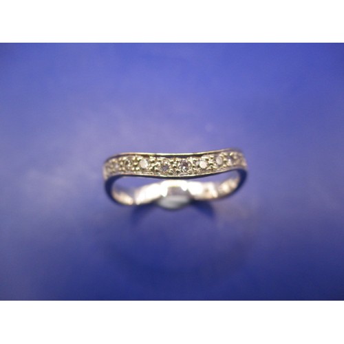 28 - An 18ct yellow gold and diamond dress ring, approx. ring size ‘L’ approx. weight 2.1g in good pre-ow... 