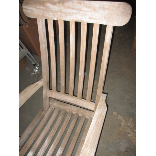 326 - An adjustable teak steamer chair, having integral food rest, in good pre-owned condition