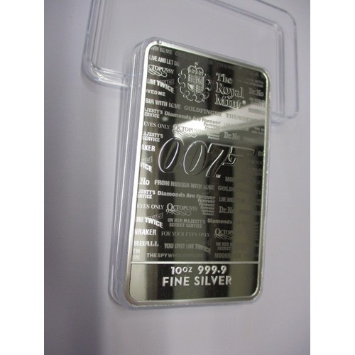 112 - A Royal Mint James Bond 007, 10oz 999.9 fine silver ingot, in plastic display case