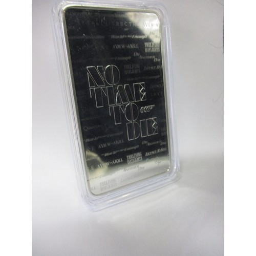 112 - A Royal Mint James Bond 007, 10oz 999.9 fine silver ingot, in plastic display case