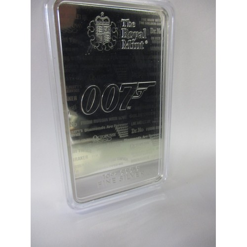 112 - A Royal Mint James Bond 007, 10oz 999.9 fine silver ingot, in plastic display case