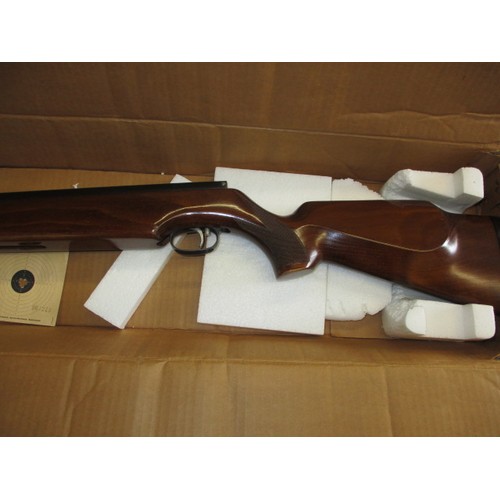 218 - A Weihrauch HW80 .22 break barrel air rifle, in near new condition with box and paperwork