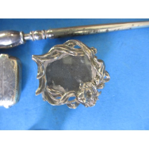 122 - A parcel of silver and silver mounted items, to include a vesta case and button hooks, all in used c... 