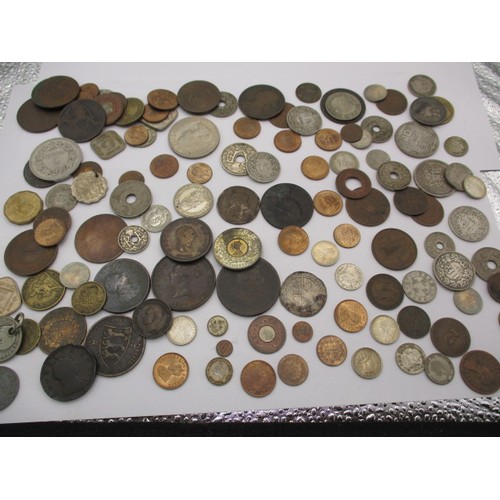 140 - A parcel of vintage coins, to include an Elizabeth I silver hammered example, all in circulated cond... 