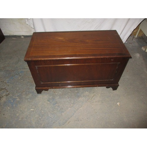 307 - A 20th Century mahogany blanket box. Width 92cm, height 52cm, Depth 45cm in used condition