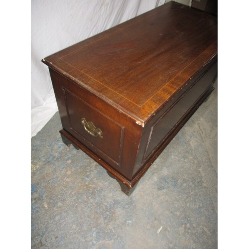 307 - A 20th Century mahogany blanket box. Width 92cm, height 52cm, Depth 45cm in used condition