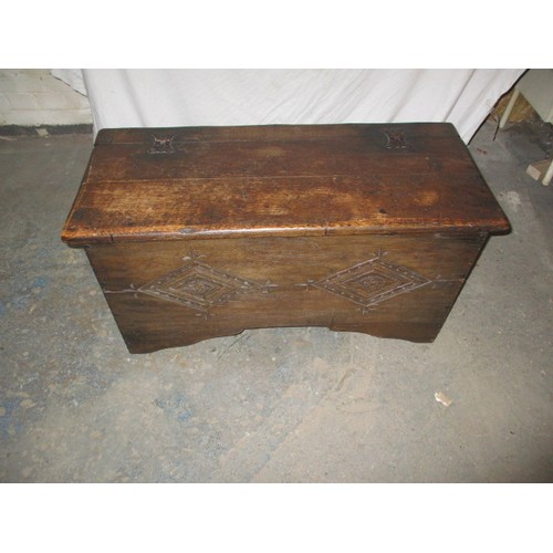 308 - A vintage country house elm coffer, with geometric carved front. Split to one side. Width 92cm, Dept... 