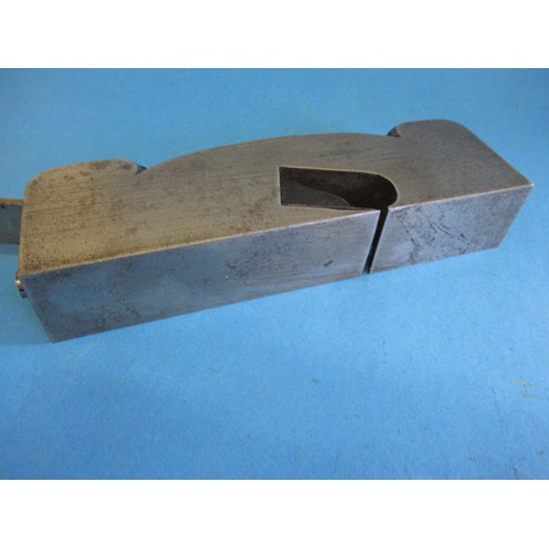 232 - An antique woodworking steel and hard wood plane, approx. length of body 21cm, in good used conditio... 