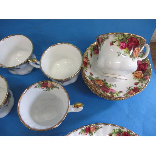 299 - A large quantity of vintage Royal Albert Old Country Roses china, most with early marks and all firs... 