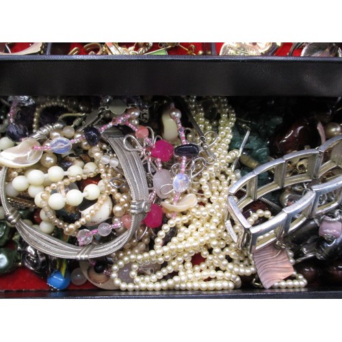 152 - A vintage jewellery box with contents, to include numerous necklaces, rings and brooches, all in use... 