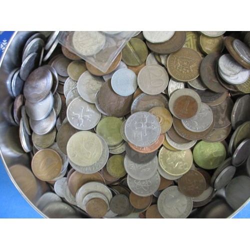 141 - A large quantity of vintage world coins, approx. 7kg in total, all in circulated condition