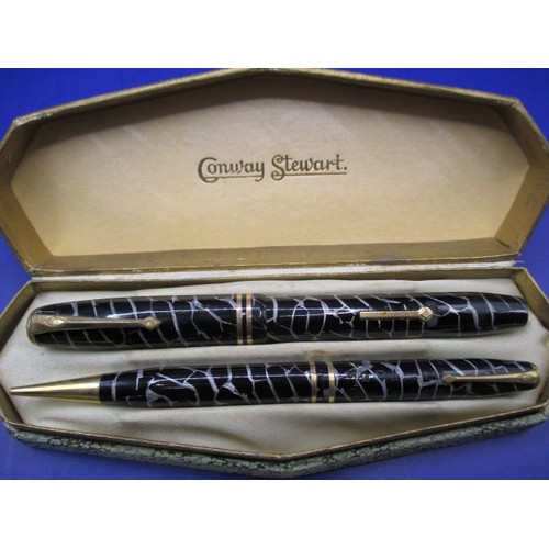 169 - A vintage Conway Stewart writing set, in original box and with instruction card, in good vintage use... 