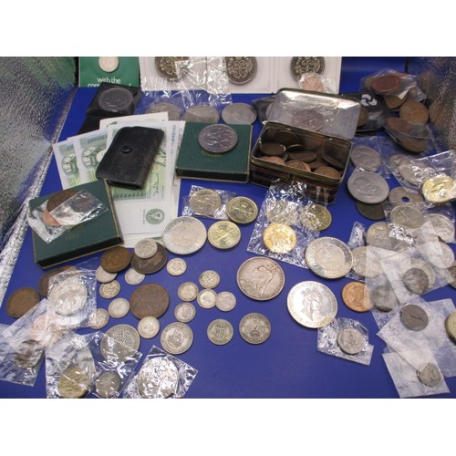 142 - A parcel of vintage world coins, to include silver and part silver examples, most circulated but som... 