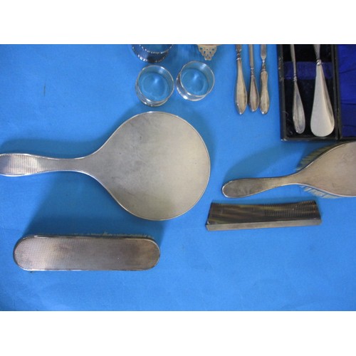 134 - A parcel of sterling silver items, to include an 18th century Exeter spoon and a 20th century dressi... 