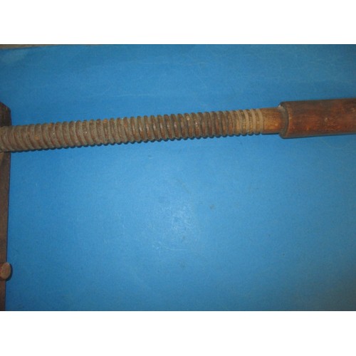 258 - A large vintage carpenters clamp and a bench vice screw, both in used condition with age related mar... 