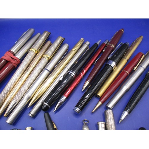 170 - A parcel of vintage pens to include examples by Monte Blanc Watermans and Sheaffer, all in used cond... 