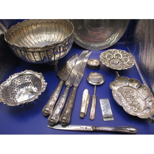 135 - A parcel of silver and white metal items to include a miniature cricket bat and money clip, all in u... 