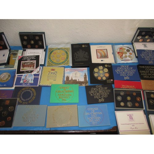 144 - A large quantity of Royal Mint proof and uncirculated coin sets of Great Britain & Northern Ireland,... 