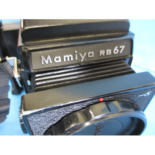 226 - 1970s/80s Mamiya RB67 Medium format film camera system Includes: Mamiya RB67 Pro S body 50mm lens + ... 