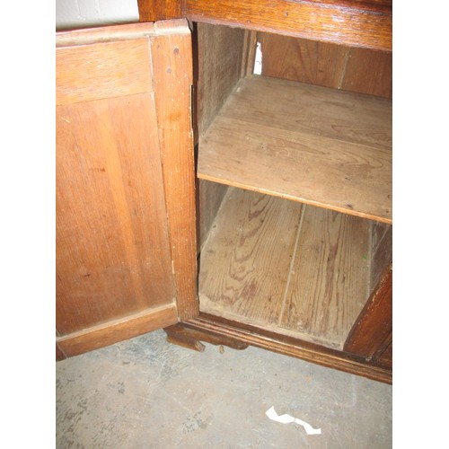 313 - A Georgian oak sideboard with 3 central drawers flanked with cupboards. Dating C mid/late 18th centu... 