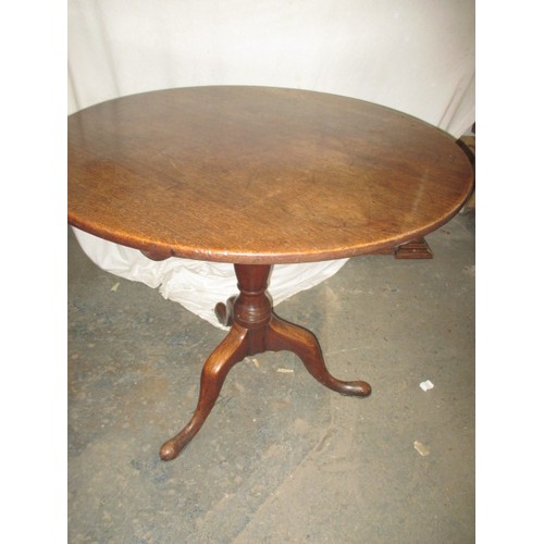 273 - An early 19th century mahogany tip top table, approx. diameter86cm in good antique condition