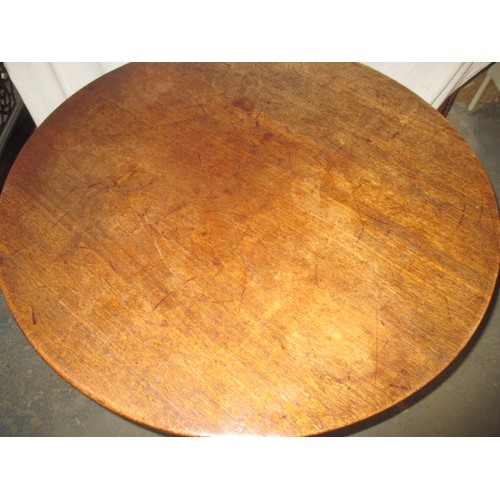 273 - An early 19th century mahogany tip top table, approx. diameter86cm in good antique condition