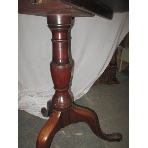 273 - An early 19th century mahogany tip top table, approx. diameter86cm in good antique condition