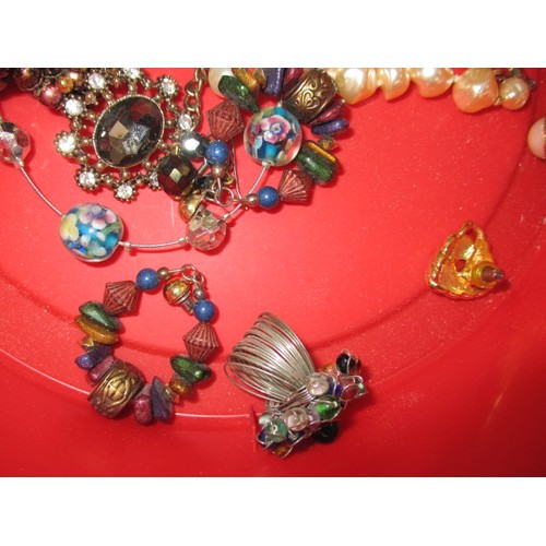 148 - A parcel of costume jewellery, to include sone items in original boxes, all in used condition