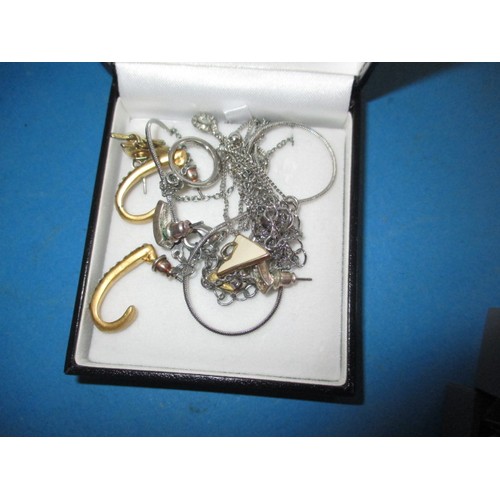 148 - A parcel of costume jewellery, to include sone items in original boxes, all in used condition