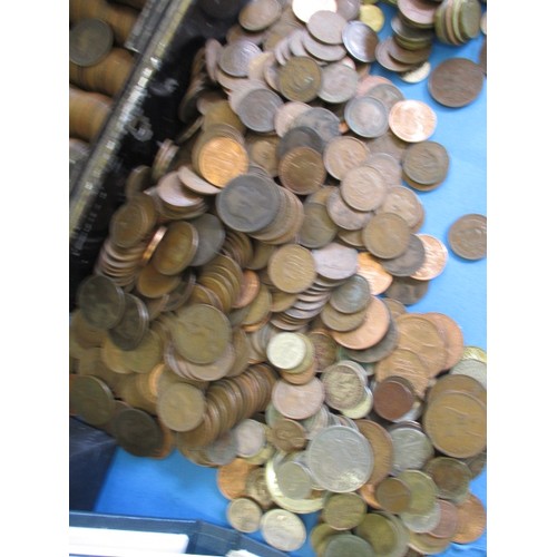 143 - A large quantity of vintage world coins, approx. 14kg in total, to include Royal Mint boxed sets