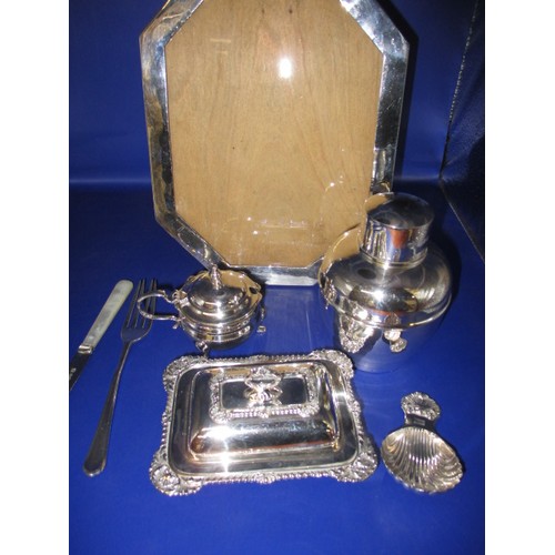 130 - A parcel of sterling silver and white metal items, approx. weight of marked items 300g, in good used... 