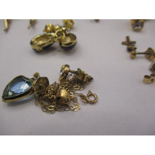 112 - A parcel of vintage earrings, most in pairs and with butterfly’s, all in used condition