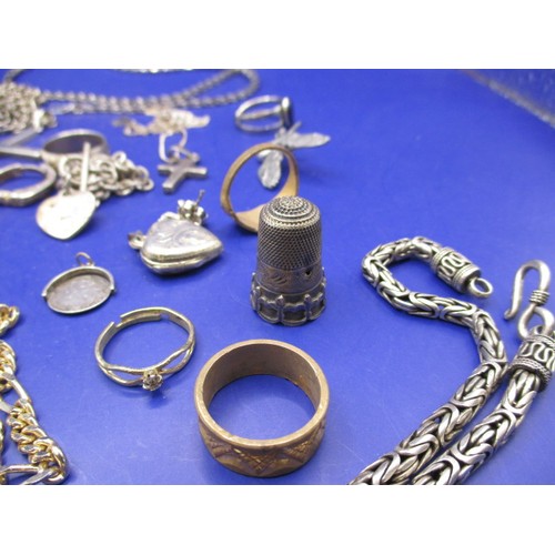 113 - A parcel of vintage jewellery items, to include some silver items, all in used condition with use-re... 