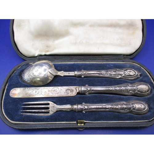 136 - A boxed Victorian sterling silver 3 piece christening set, date marked c1879, in antique condition w... 