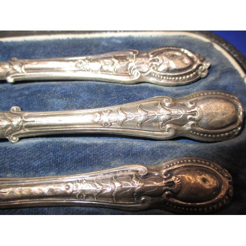 136 - A boxed Victorian sterling silver 3 piece christening set, date marked c1879, in antique condition w... 