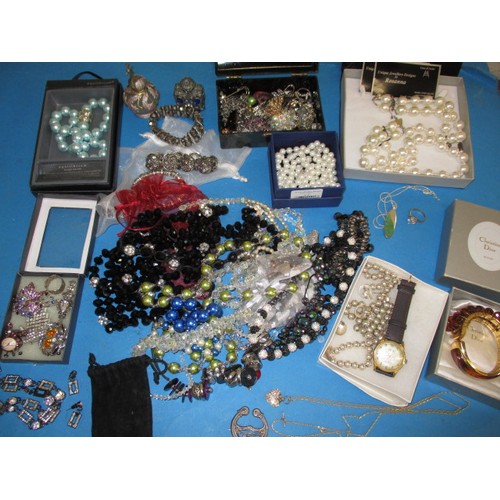 172 - A large quantity of vintage costume jewellery, to include a Christian Dior bracelet and some silver ... 