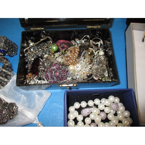 172 - A large quantity of vintage costume jewellery, to include a Christian Dior bracelet and some silver ... 