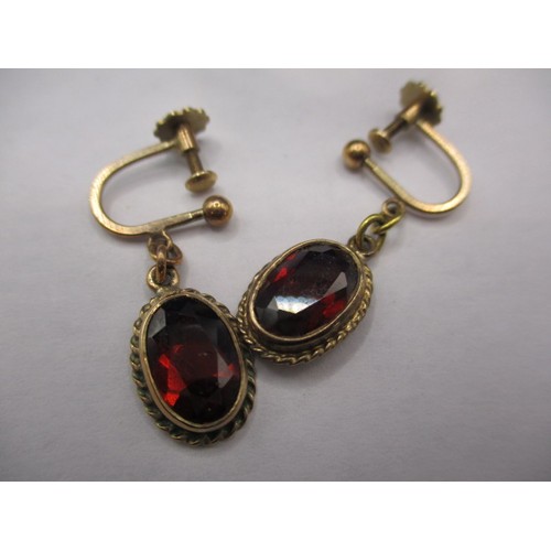 73 - A suit of antique gold and garnet jewellery to include a pair of screw on earrings and a ring, appro... 